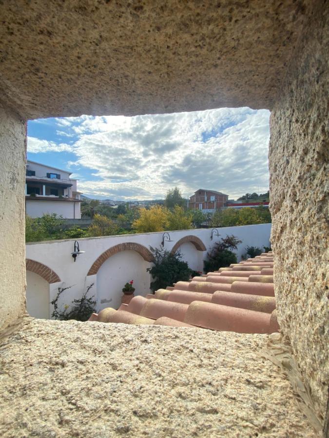 Locanda Tipica Sa Corte Oliena Exterior foto