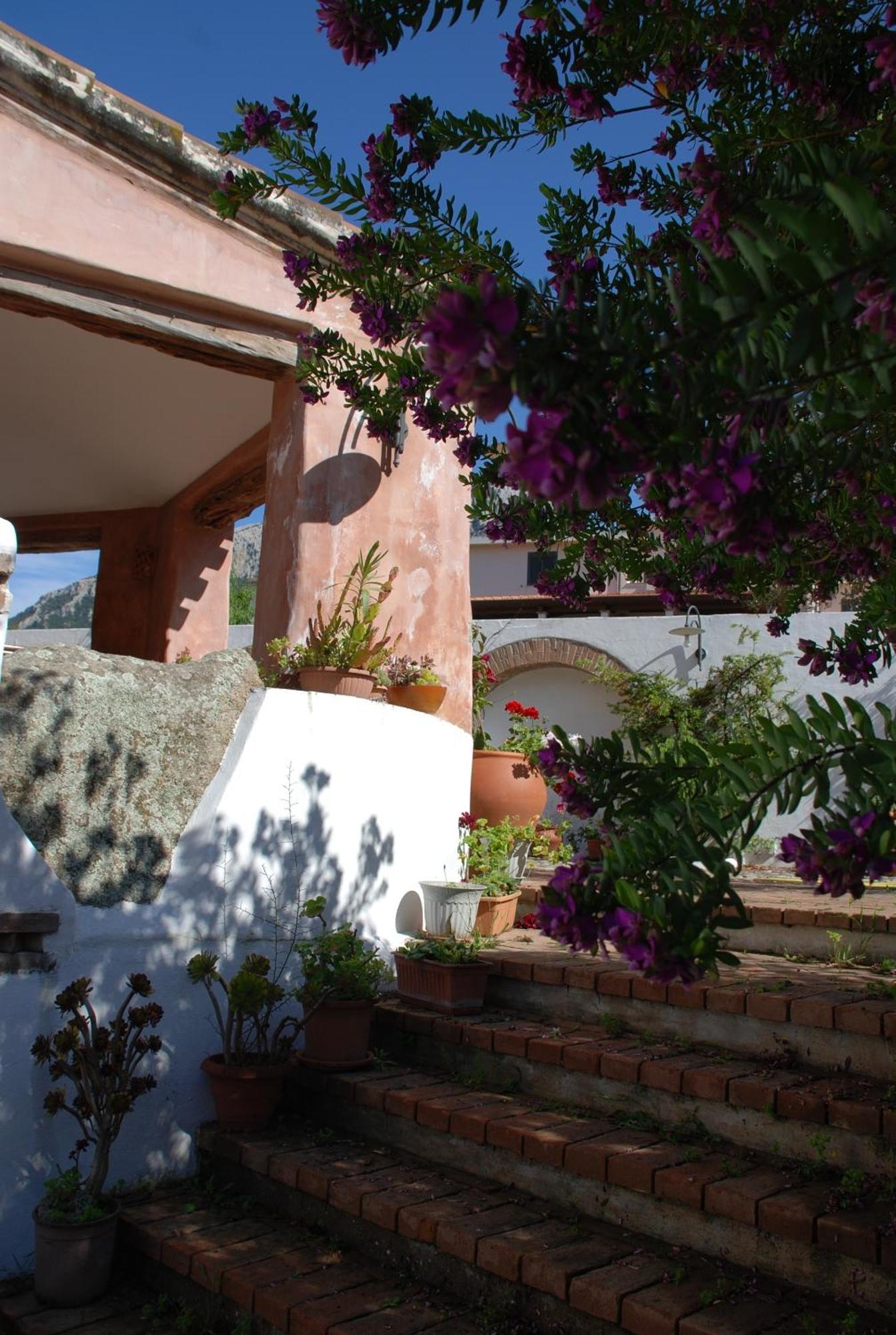 Locanda Tipica Sa Corte Oliena Exterior foto