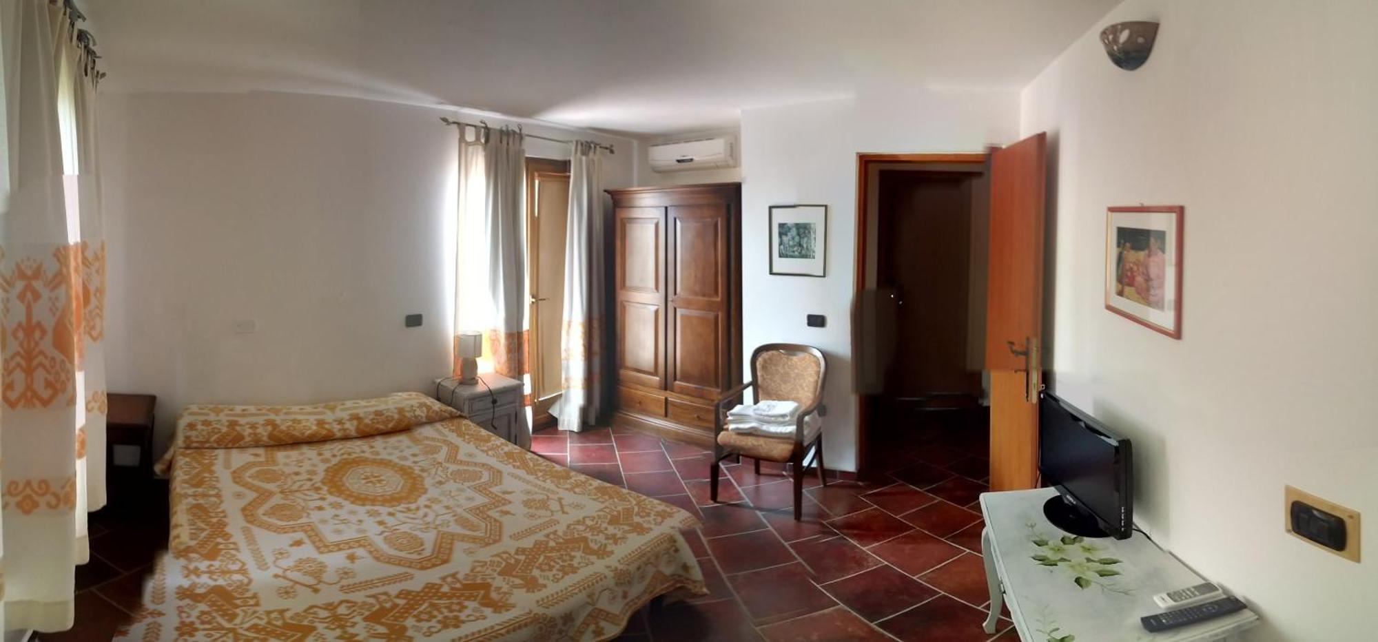 Locanda Tipica Sa Corte Oliena Zimmer foto