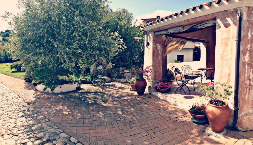 Locanda Tipica Sa Corte Oliena Exterior foto