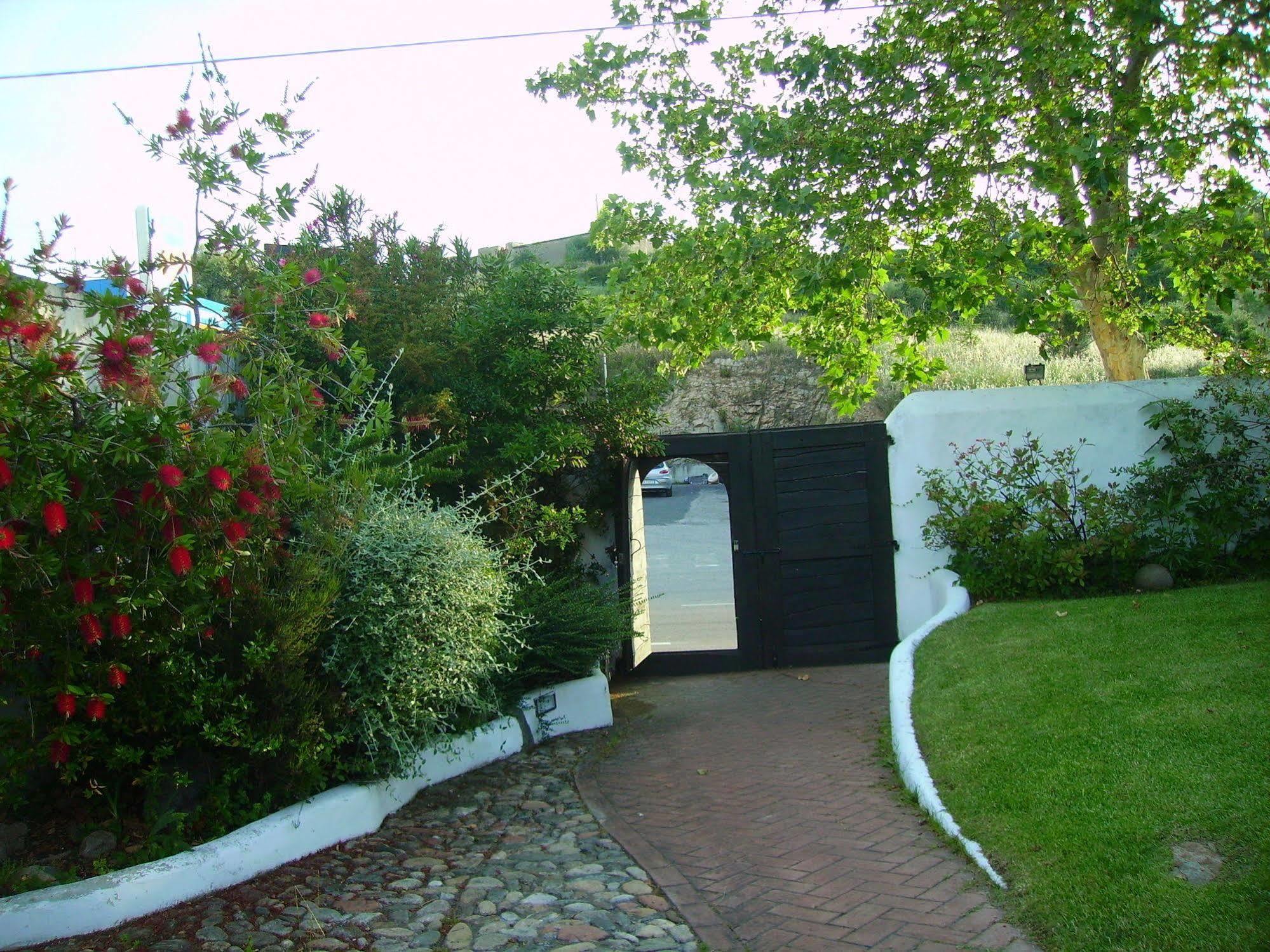 Locanda Tipica Sa Corte Oliena Exterior foto